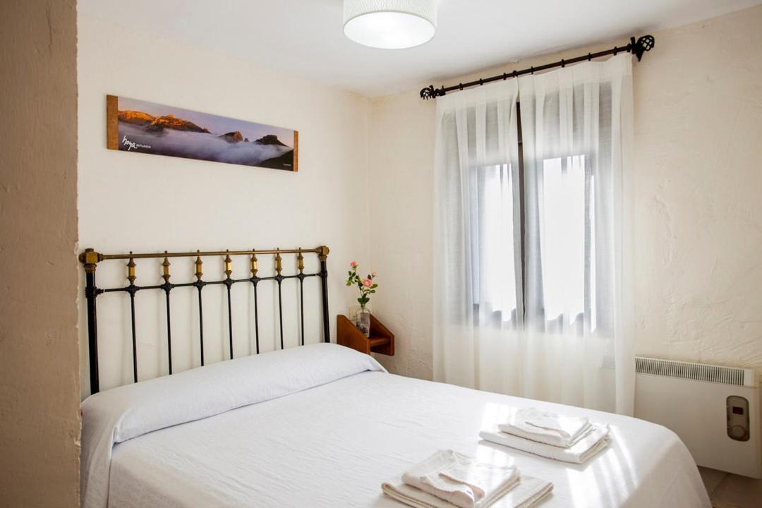 Apartamentos Casa Samper Santa Eulalia de Gállego Rum bild