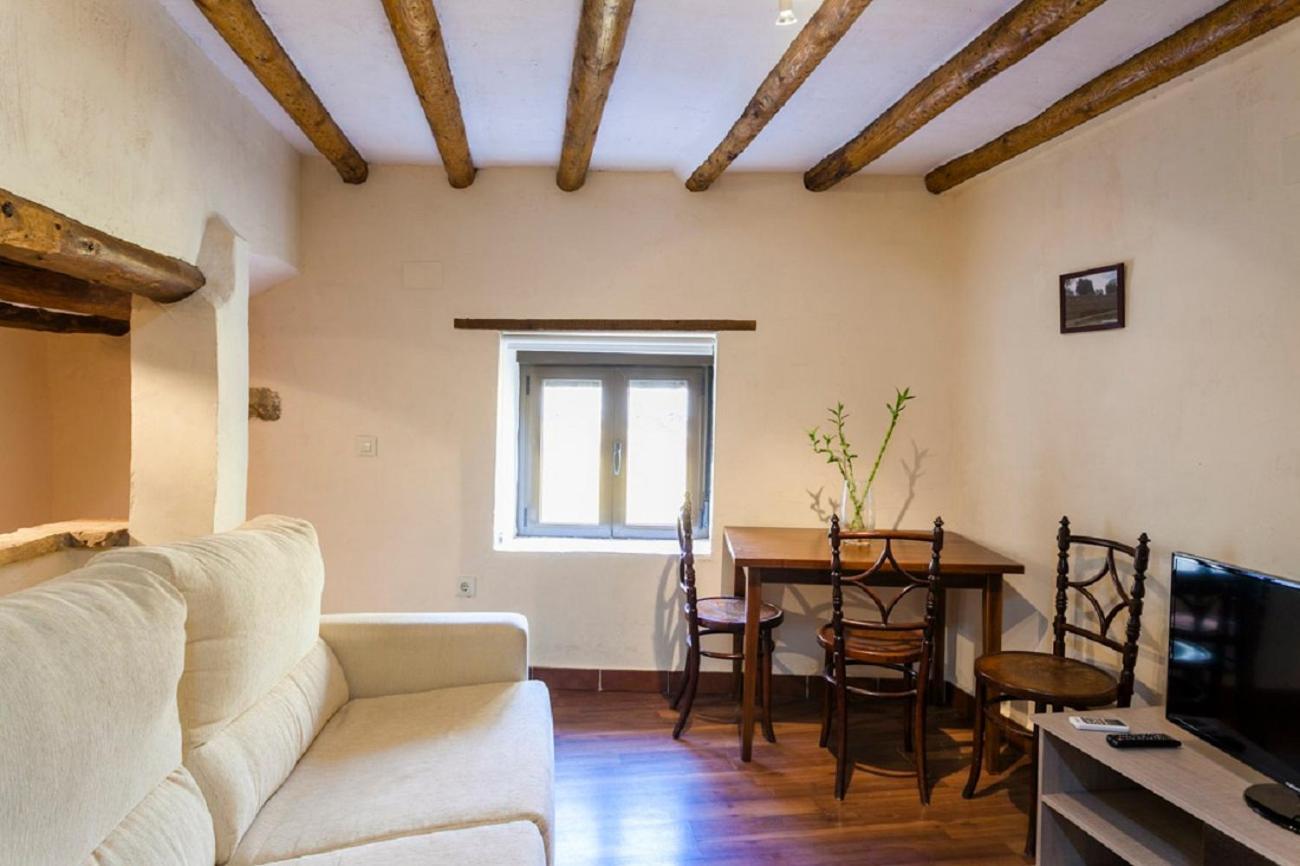 Apartamentos Casa Samper Santa Eulalia de Gállego Rum bild