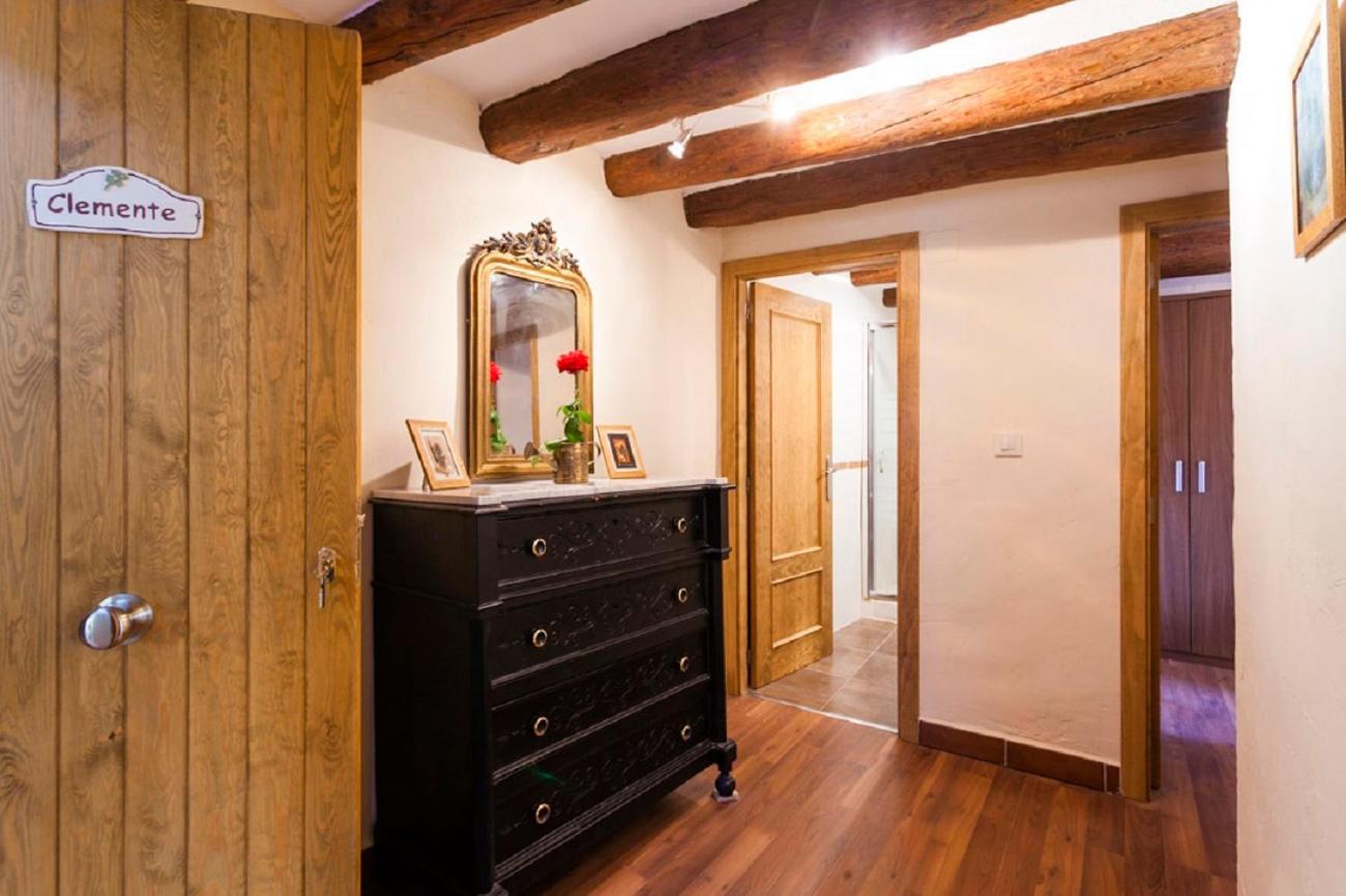 Apartamentos Casa Samper Santa Eulalia de Gállego Rum bild